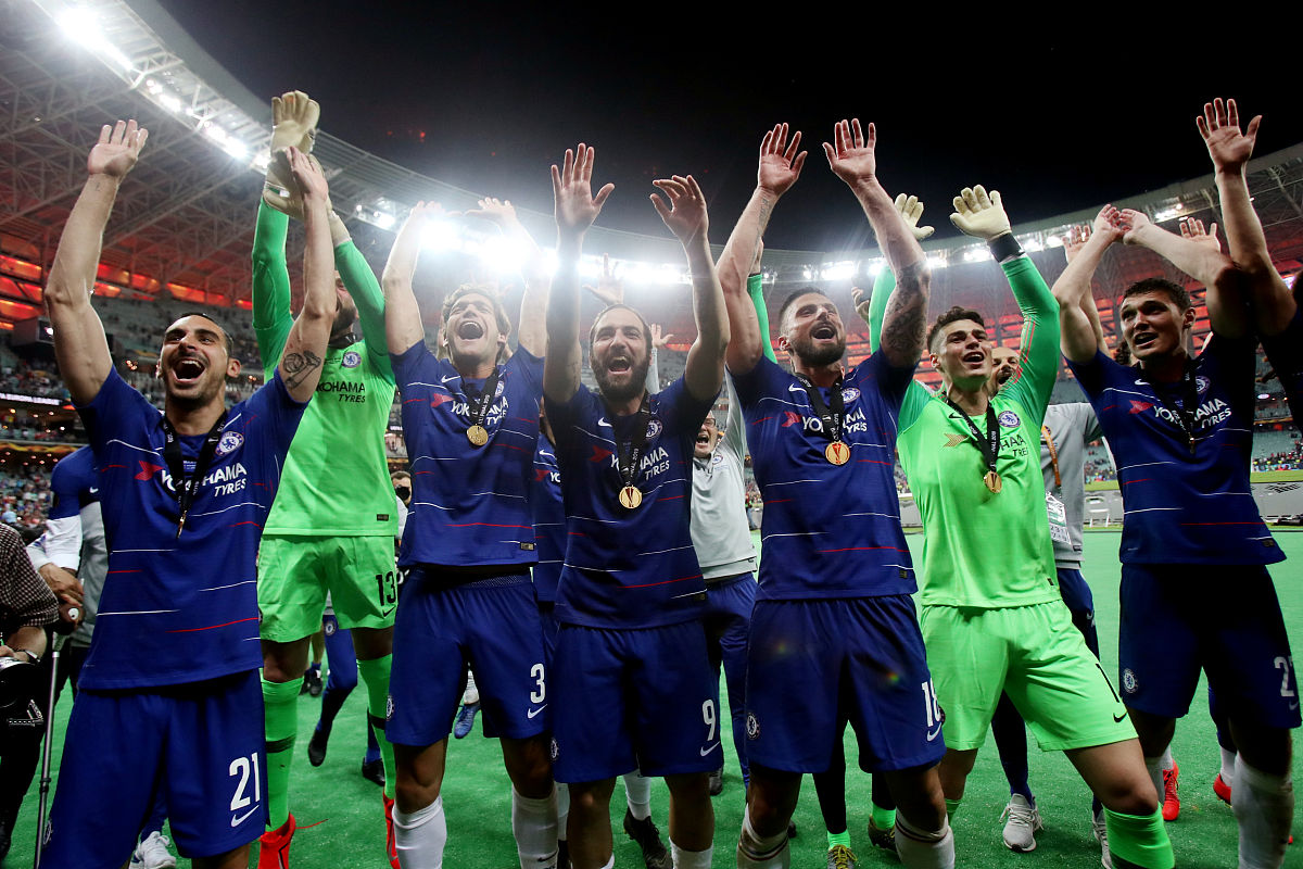 德信体育-绿茵场上球员的拼搏态度感染所有人