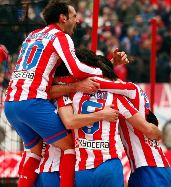 马德里德比如火如荼，巨星齐聚场上搏杀