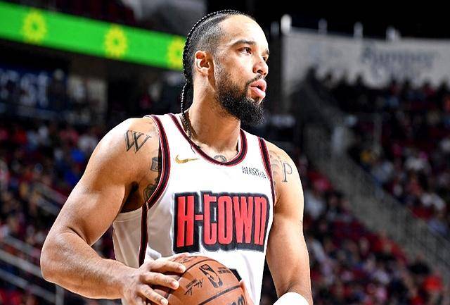 德信体育app下载-雄鹿队遭遇惨败,主力球员失常