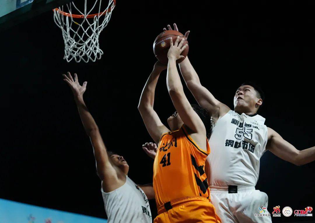 德信体育-篮球比赛呈现出激烈火爆的态势