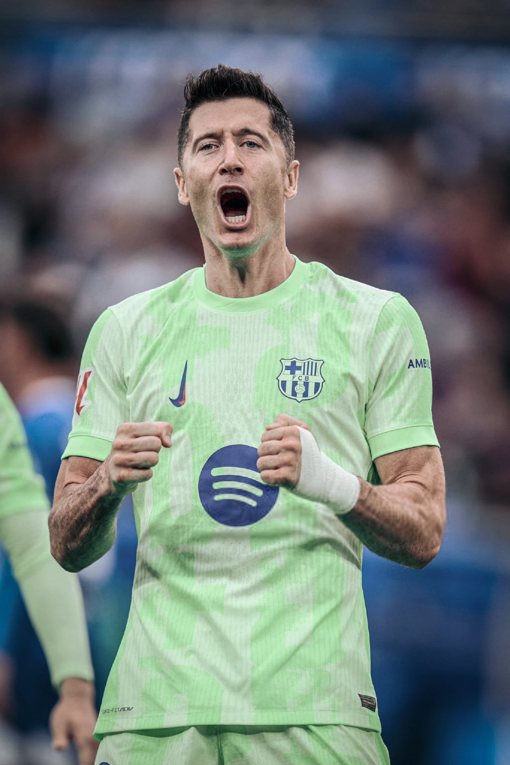 轮番比拼实力对垒,欧洲联赛球员拼尽全力 轮番比拼实力对垒,欧洲联赛球员拼尽全力