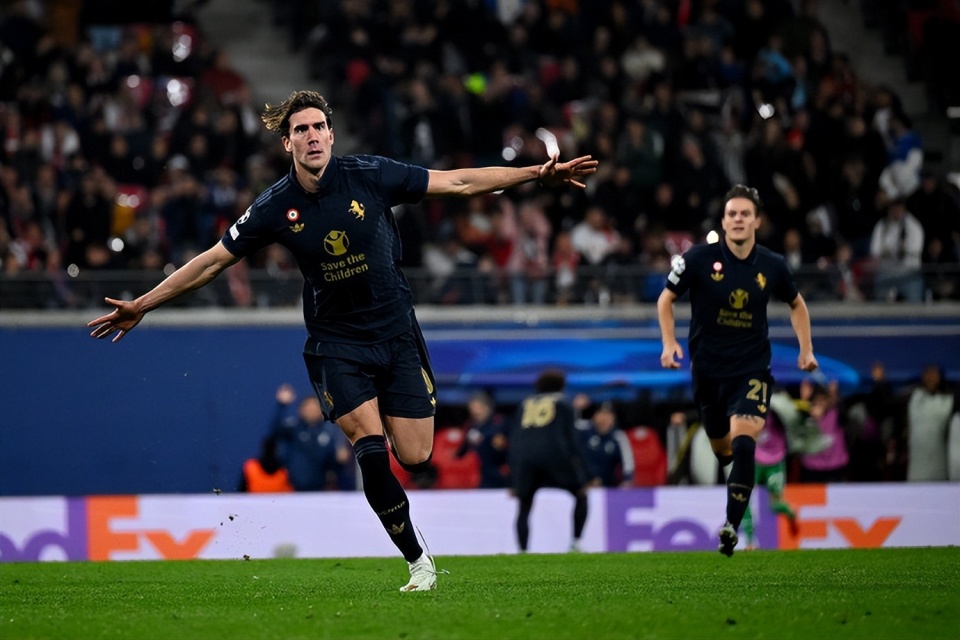 葡萄牙3-2逆转匈牙利,小组领先优势明显 葡萄牙3-2逆转匈牙利,小组领先优势明显