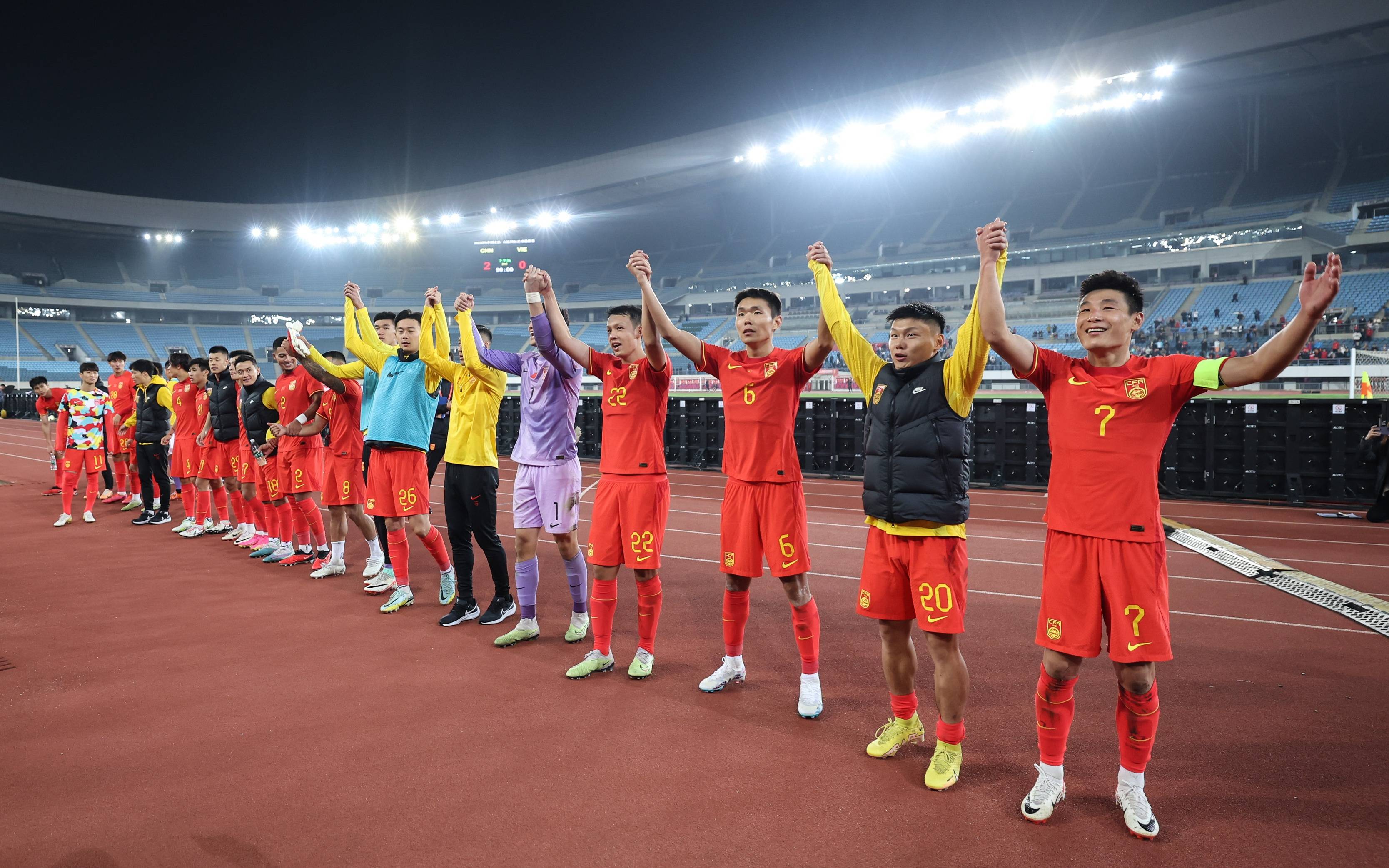 河北队主场反击获胜,球迷欣喜 河北队主场反击获胜,球迷欣喜