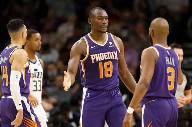 摩特比拿队以绝对优势获得比赛胜利 摩特比拿队以绝对优势获得比赛胜利