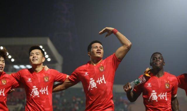 广州队逆转胜利,夺得第一场胜利 广州队逆转胜利,夺得第一场胜利