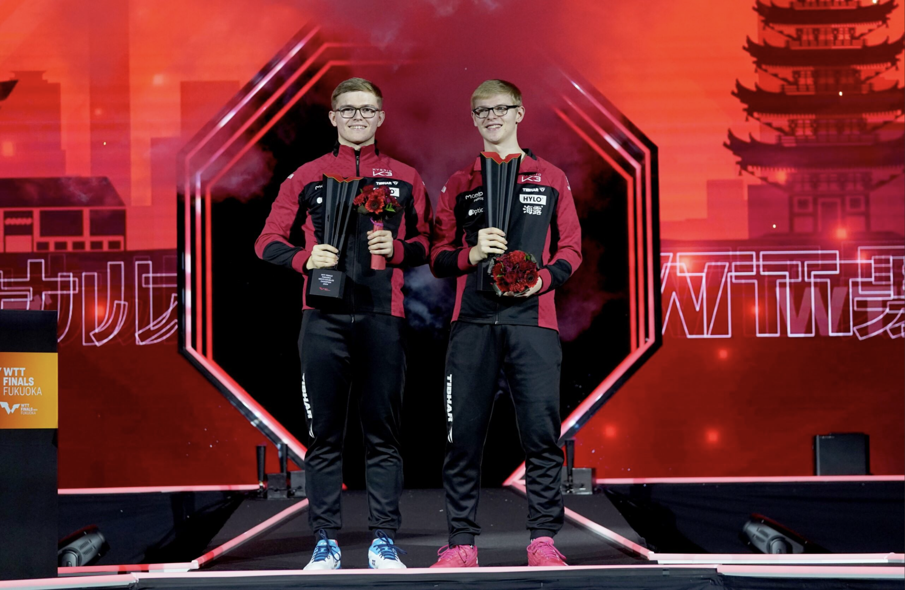 手握胜利!运动员成功晋级决赛 手握胜利!运动员成功晋级决赛