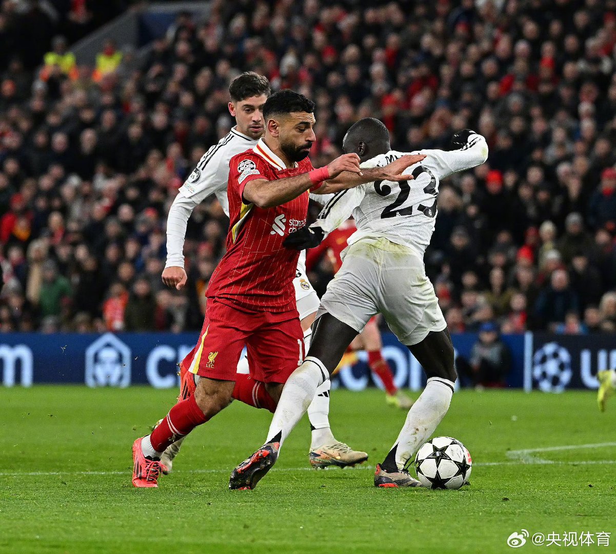 利物浦客场遭遇惨败,卫冕榜首颤抖 利物浦客场遭遇惨败,卫冕榜首颤抖