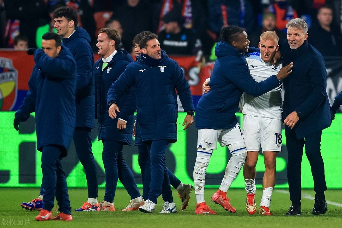 乌迪内斯豪取三分,稳固领先地位 乌迪内斯豪取三分,稳固领先地位