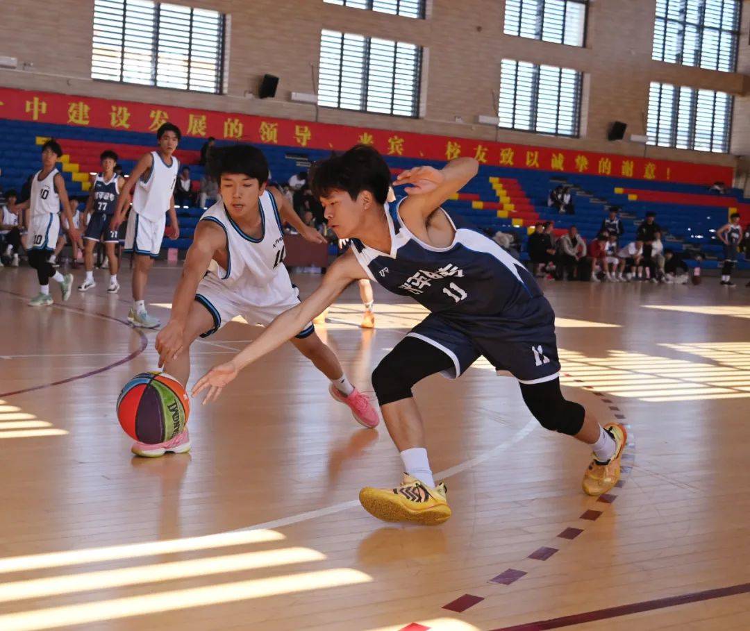 德信体育-精彩瞬间回放:球员们的激情拼搏