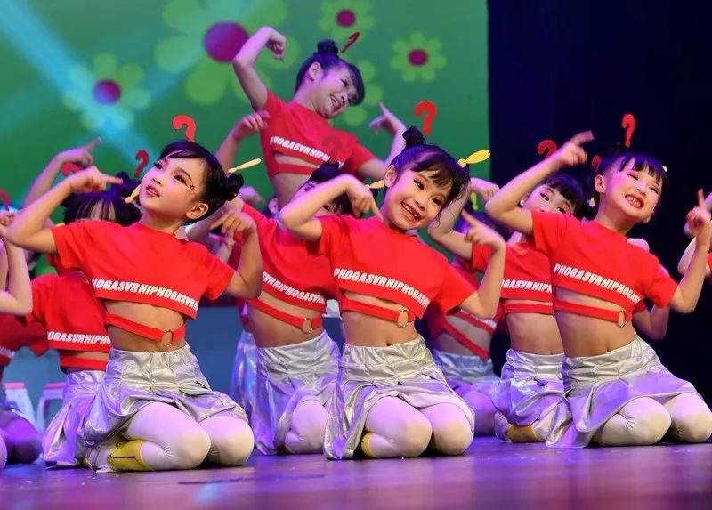 欢歌笑语,春风得意,锦上添花 欢歌笑语,春风得意,锦上添花