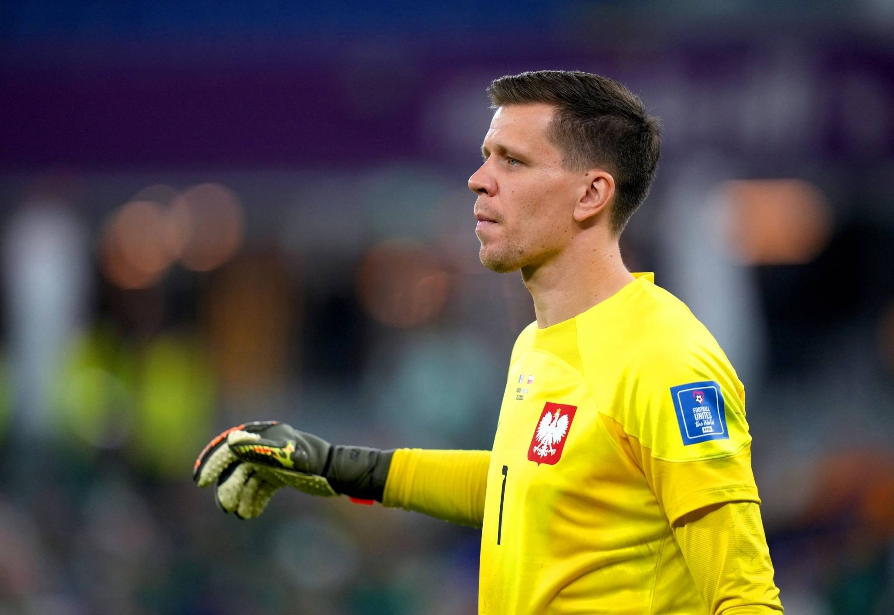 守护大门!比赛中门将神勇扑出致命一击 守护大门!比赛中门将神勇扑出致命一击