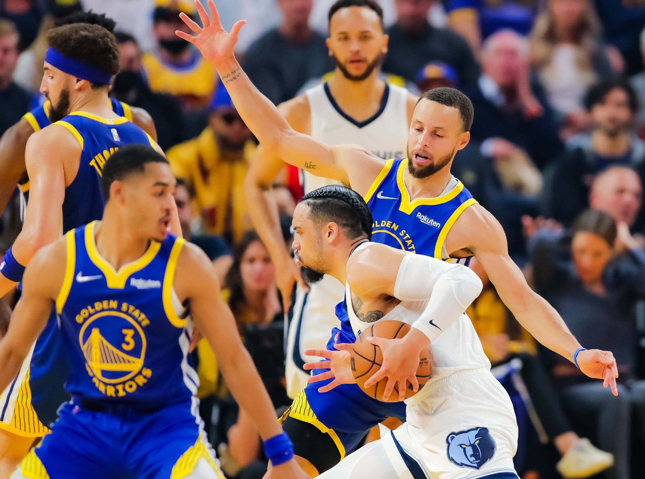 德信app下载-猛龙队力克竞争对手,夺得胜利