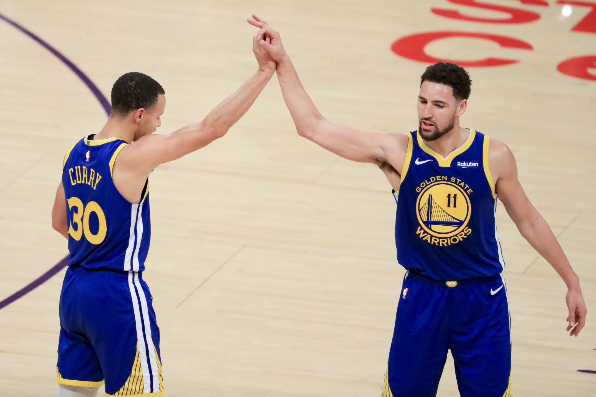 步行者队中场突破成功,快速拉开比分 步行者队中场突破成功,快速拉开比分