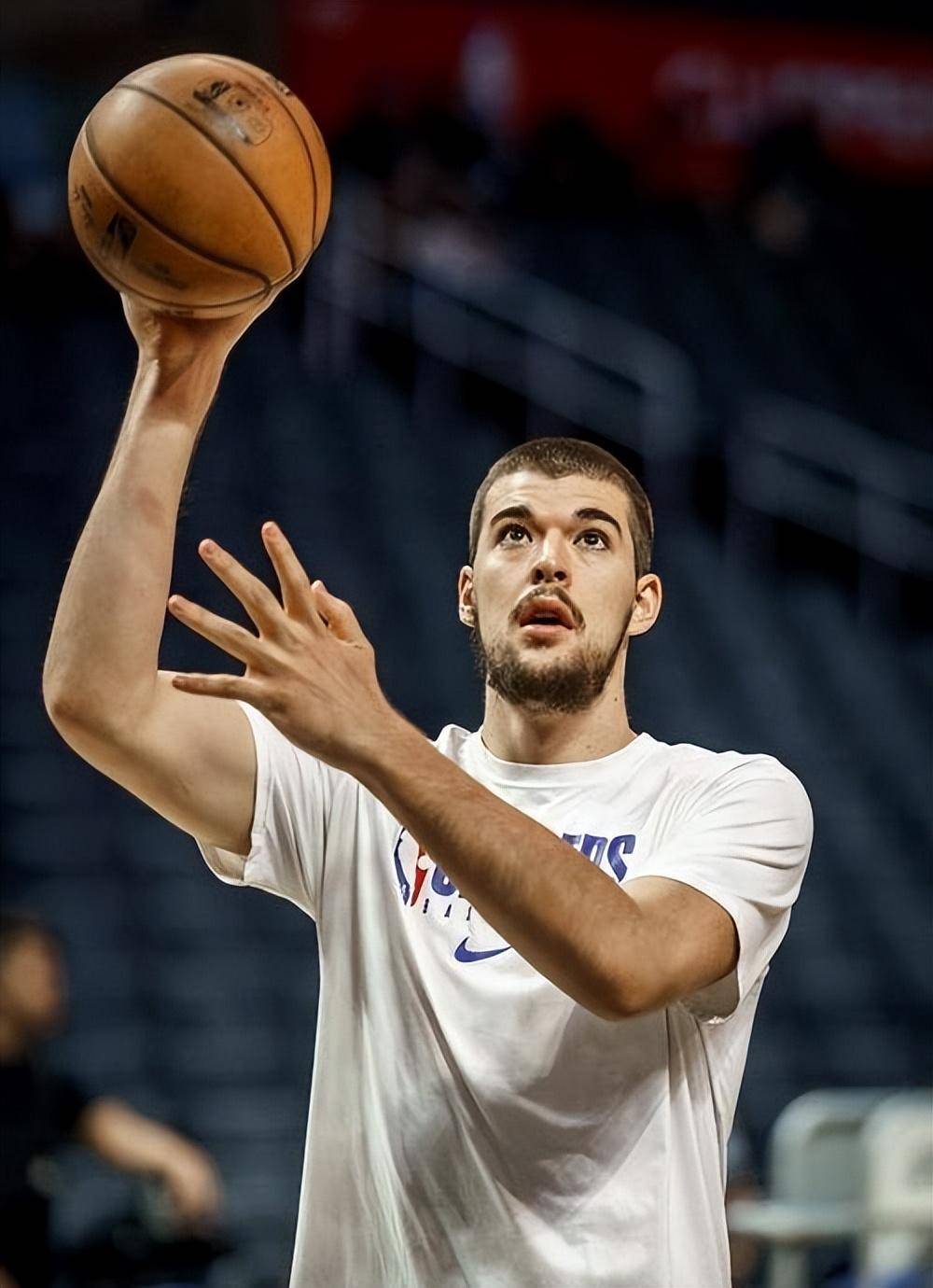 快船大胜太阳,西部第一的席位更稳固 快船大胜太阳,西部第一的席位更稳固