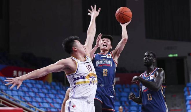 广西篮球队获得惊险胜利，实现逆转