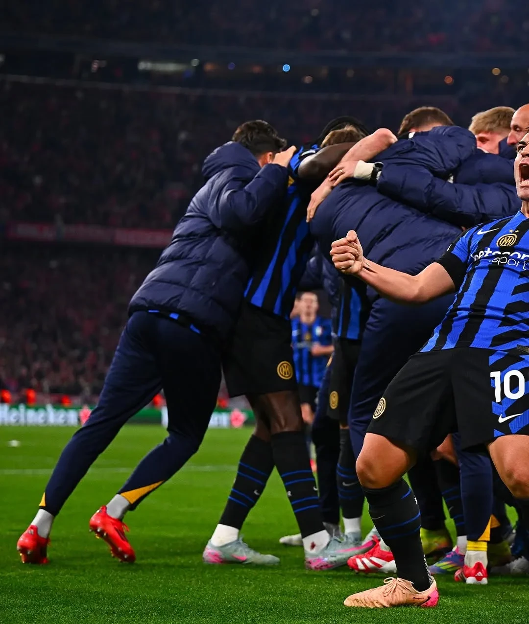 拜仁慕尼黑后卫死里逃生,助球队保级成功 拜仁慕尼黑后卫死里逃生,助球队保级成功