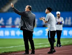 八杆差一一贝尼特斯,公牛法尔考介绍前景危险 八杆差一一贝尼特斯,公牛法尔考介绍前景危险