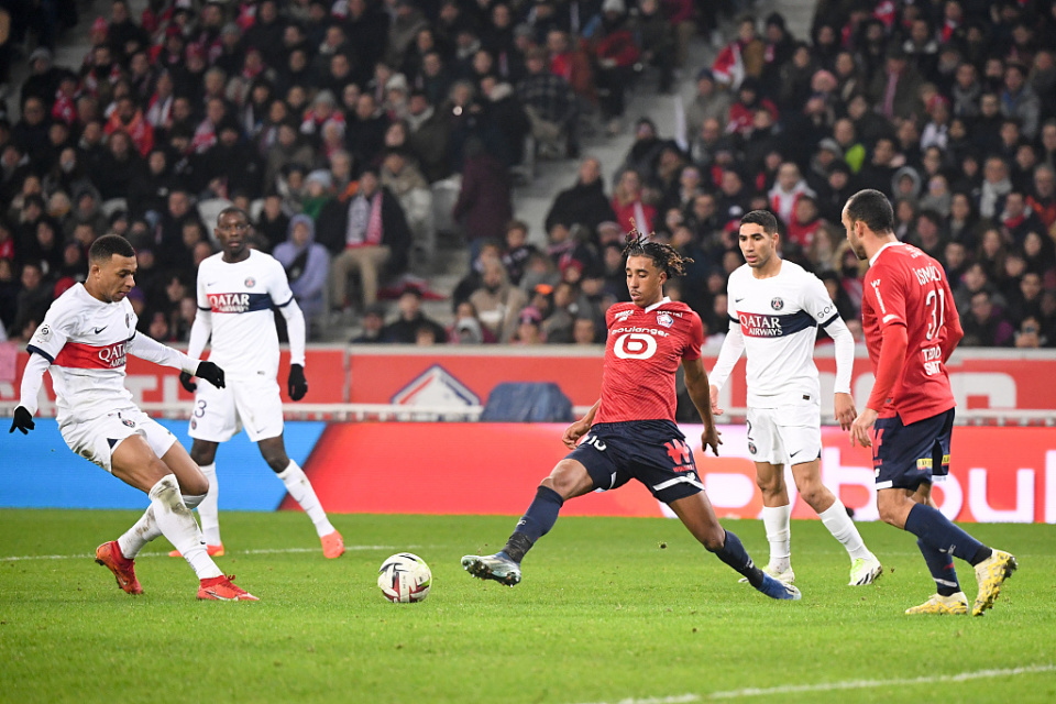 皇家马德里冷艳压制曼联,继续前行 皇家马德里冷艳压制曼联,继续前行