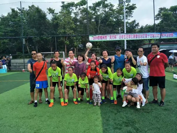 台湾队在比赛中斗志昂扬,赢得欢呼 台湾队在比赛中斗志昂扬,赢得欢呼