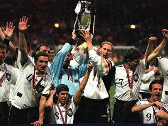 德信app-欧洲杯冠军巡礼:历届冠军风采展现