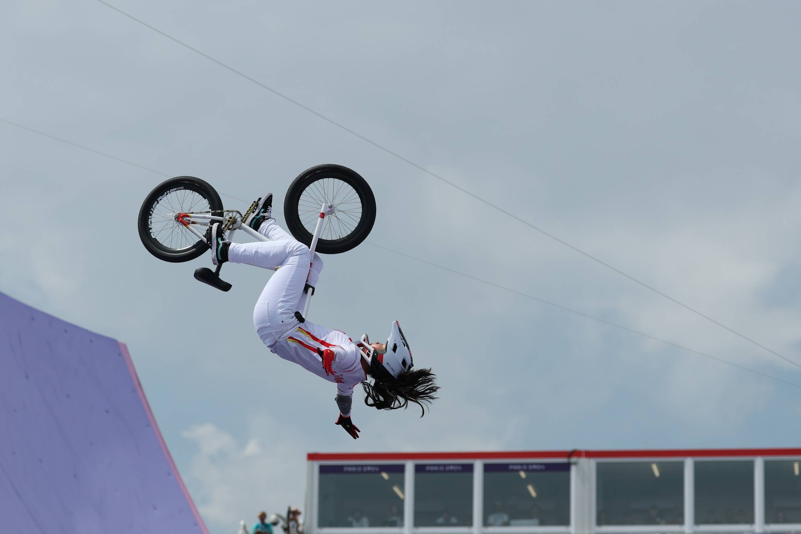 加拿大体操选手突破自我,勇夺金牌 加拿大体操选手突破自我,勇夺金牌