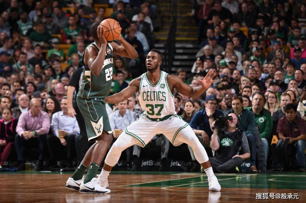 雄鹿新赛季目标明确,全队备战迎接挑战 雄鹿新赛季目标明确,全队备战迎接挑战