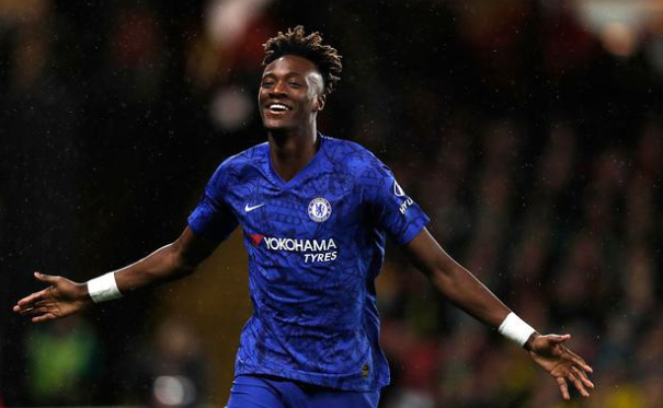 德信体育-尤文图斯主场失利,欧冠之路险象环生