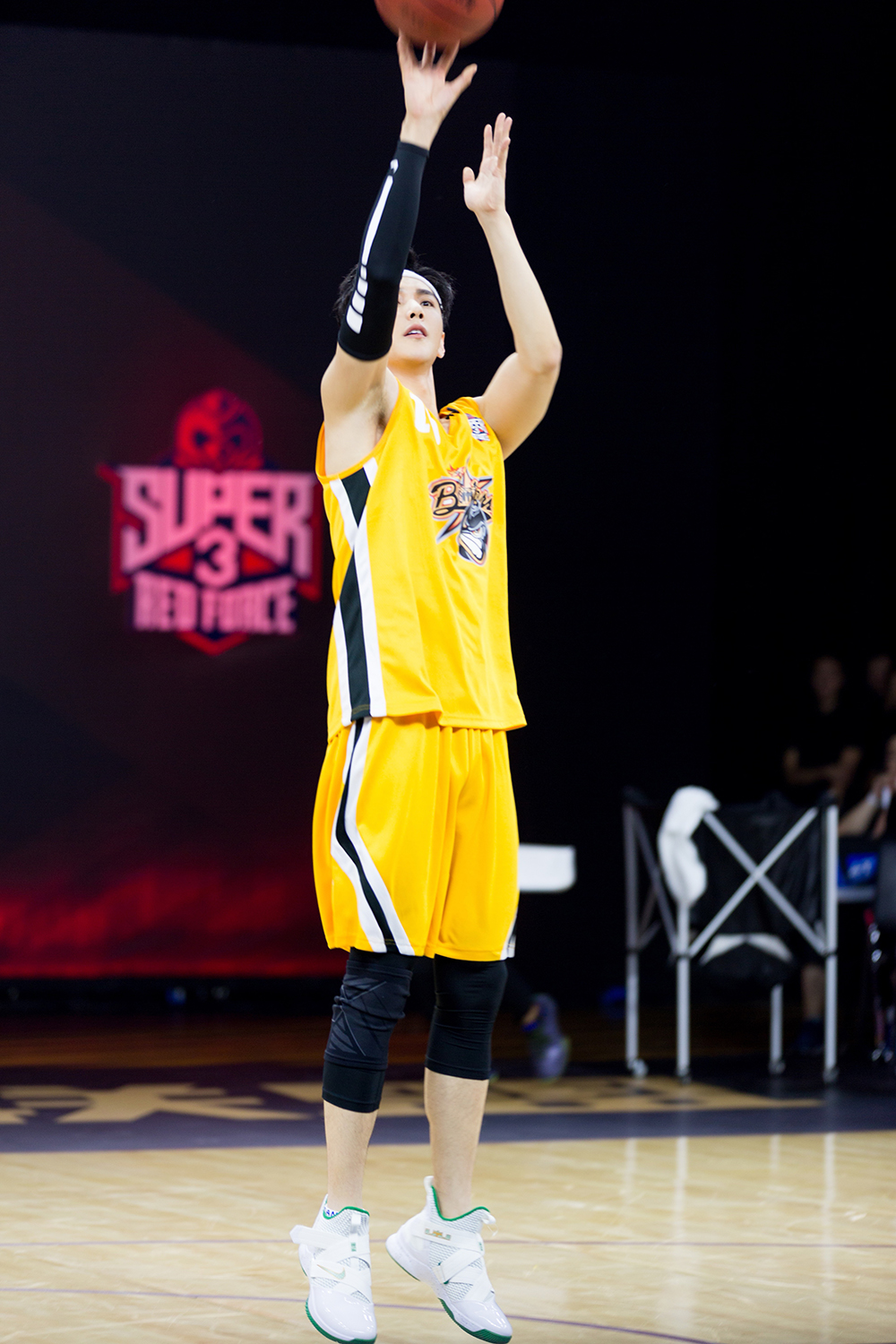 德信app-激情碰撞!国家队背水一战,全力以赴备战大战