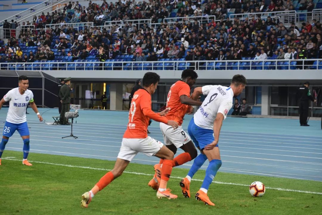 泰达战术明晰奏效,大获胜利提升比赛信心 泰达战术明晰奏效,大获胜利提升比赛信心