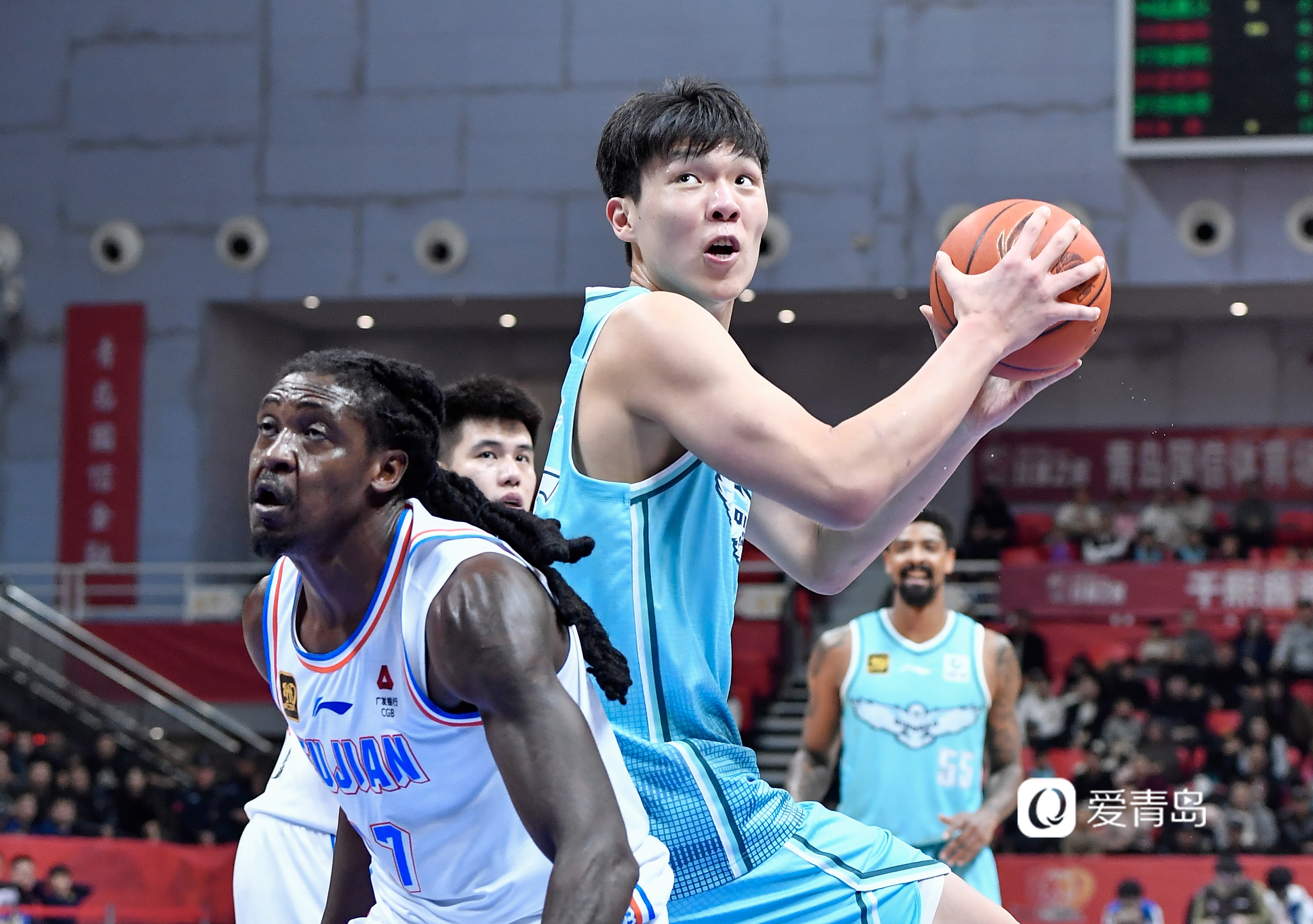 德信体育-青岛男篮主场连胜,实现翻盘