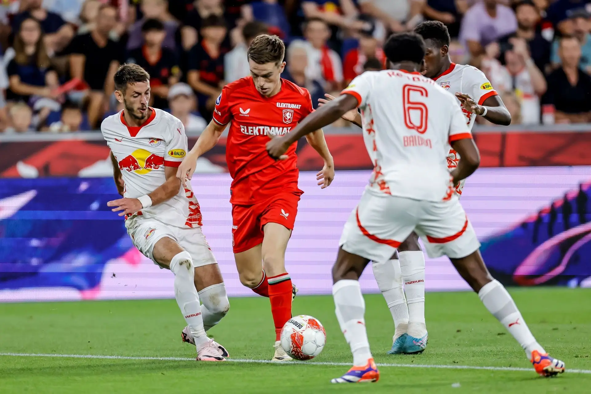 阿尔及利亚球员在欧冠联赛中表现出色 阿尔及利亚球员在欧冠联赛中表现出色